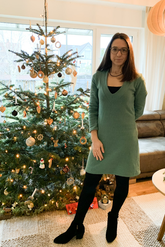 Mein Weihnachtskleid 2023 - Shirt Greta von Kibadoo, verlängert zum Knielangen Kleid