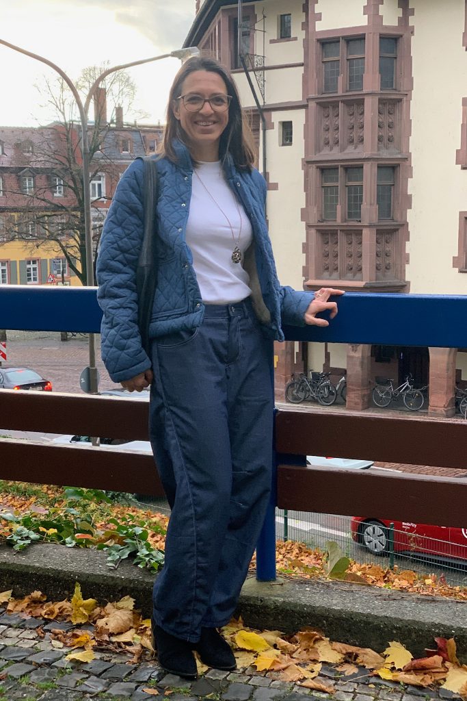 Barrel Leg Jeans auf Tour - im Outfit