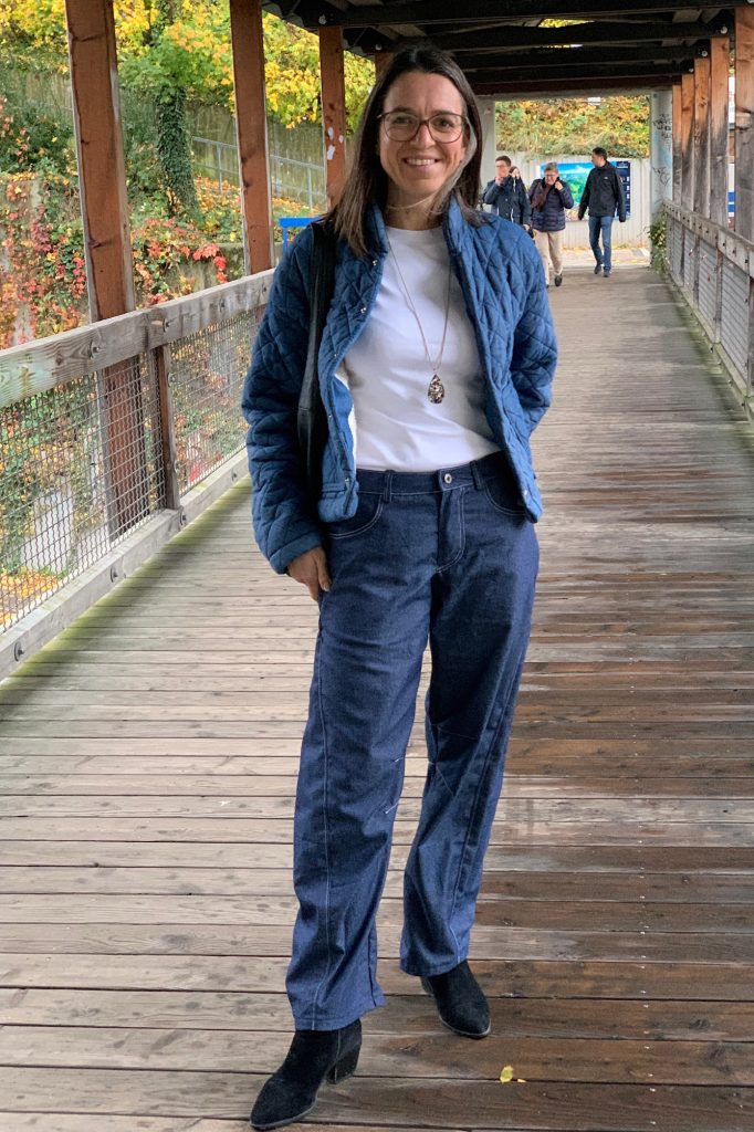 Mit der neuen Hose auf der kleinen Schwabentorbrücke in Freiburg