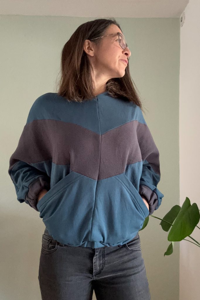 Rava Sweater von Notches Pattern - ein gemütlicher Sweater für den Alltag.