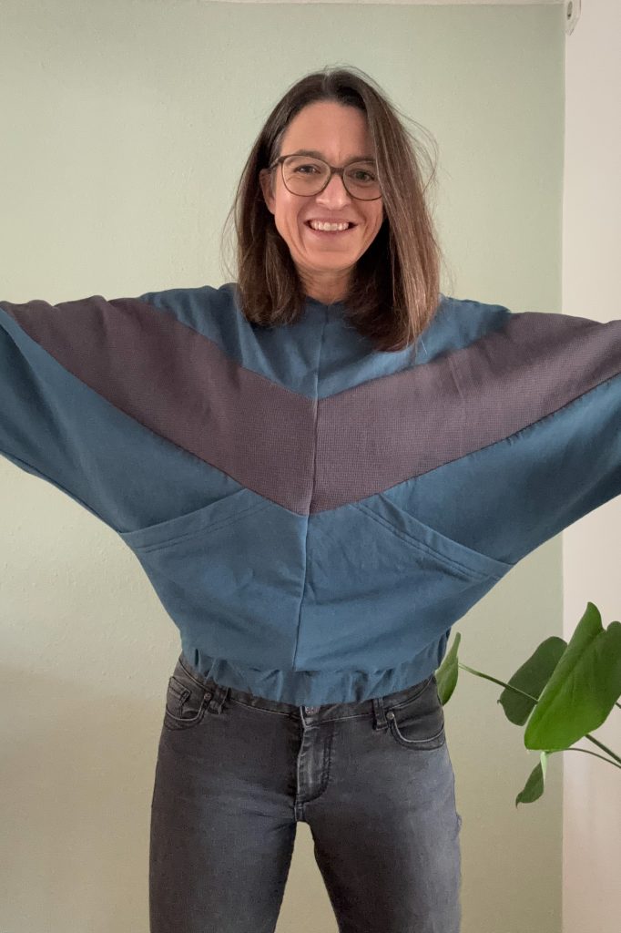 Rava Sweater - mit Flügelärmeln, sehr groß.