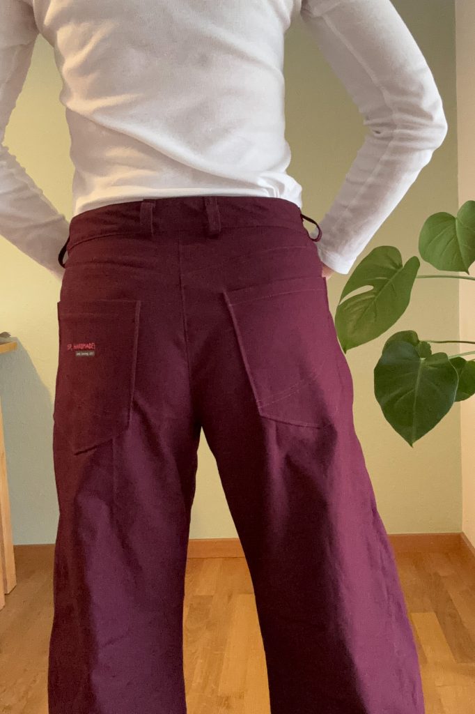 Barrel Leg hose - Rückansicht der Passe und Tasche