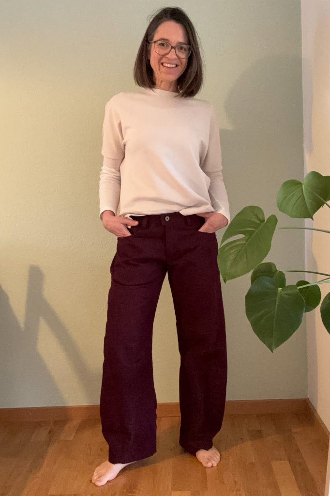 Ansicht der Barrel Leg Hose von vorne