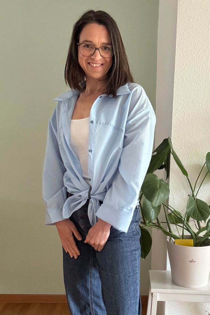 Kombipartner zu Jeans - so hab ich mir die Bluse vorgestellt. Auch zu leichten Sommer-Chinos sieht sie bestimmt gut aus. Oder zu einem schmaleren Rock. Ich werde testen.