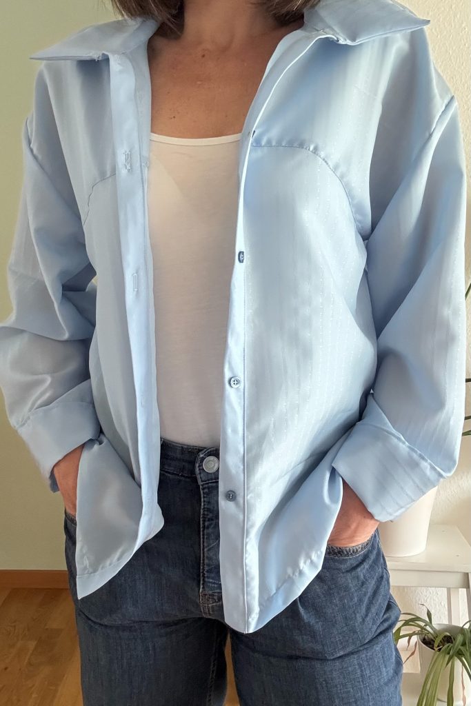 In dieser Kombi kann ich die Bluse auch offen tragen. 