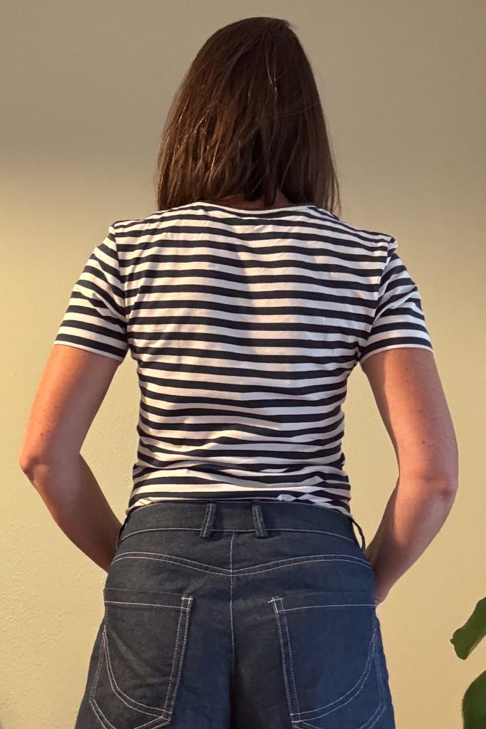 Und noch die Rückenansicht des neuen Ringelshirts.