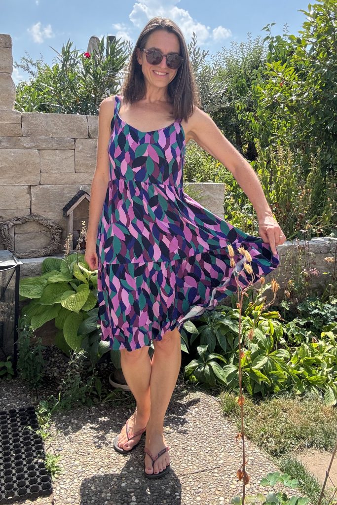 Es schwingt sehr schön mein neues Sommerkleid.