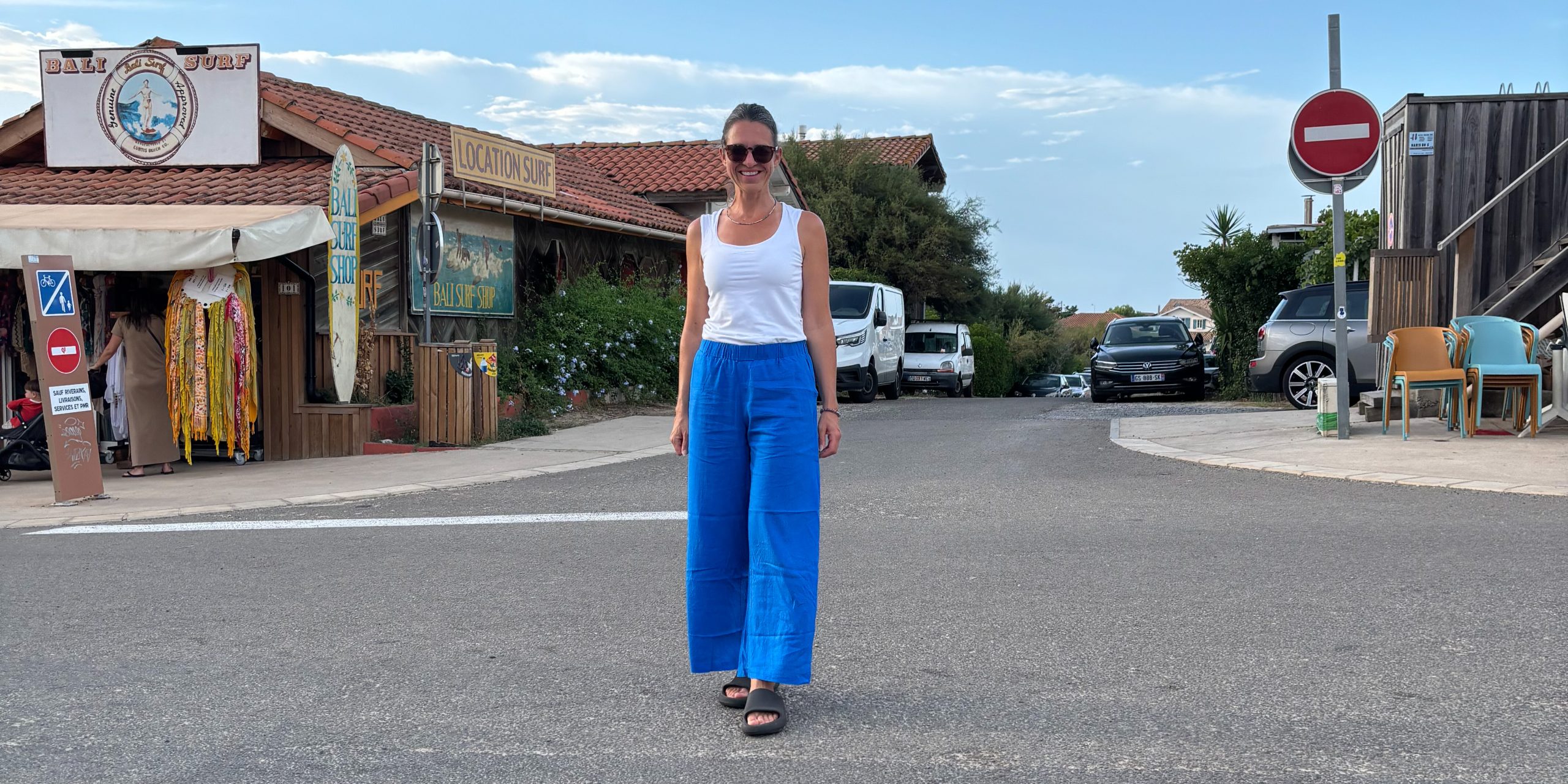 Titelbild mit Hose Peter aus blauem Viskose-Leinen